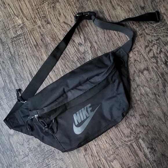 Nike Travel bag - Picture 1 of 4